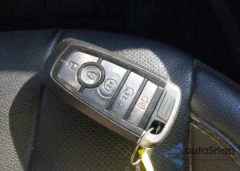 2017 Ford Fusion Hybrid Titanium z USA, uszkodzony, nr VIN 3FA6P0RU7HR196032